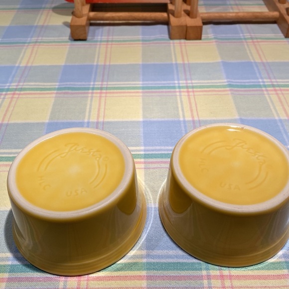 Fiestaware set of 2 yellow ramikins. Perfect condition - Picture 2 of 5